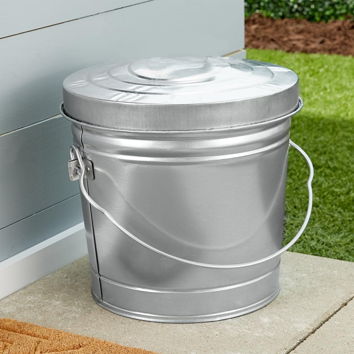 6 Gallon Galvanized Steel Locking Trash Can T73276
